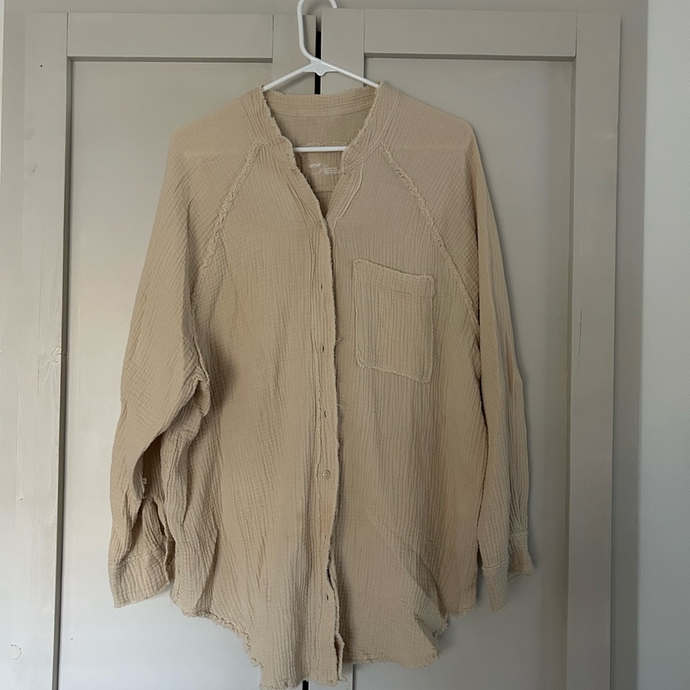 Aerie Cream Party to Pool button up